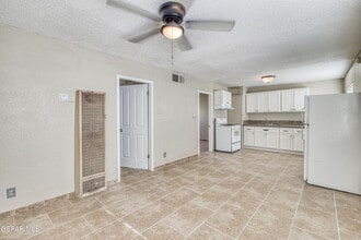 Building Photo - 3922 Hayes Ave