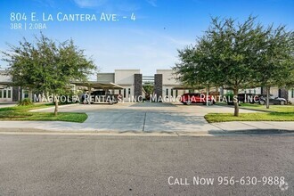 Building Photo - 804 E la Cantera Ave