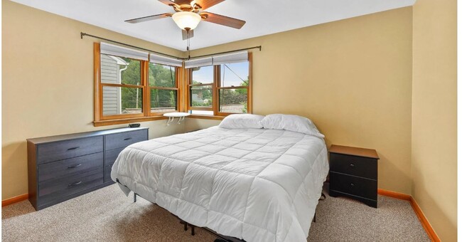 Building Photo - 306 Palomino Ln