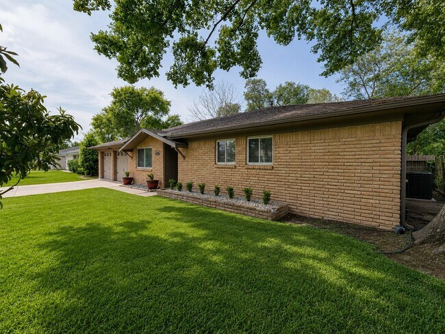 Foto del edificio - 5846 Ettrick Dr