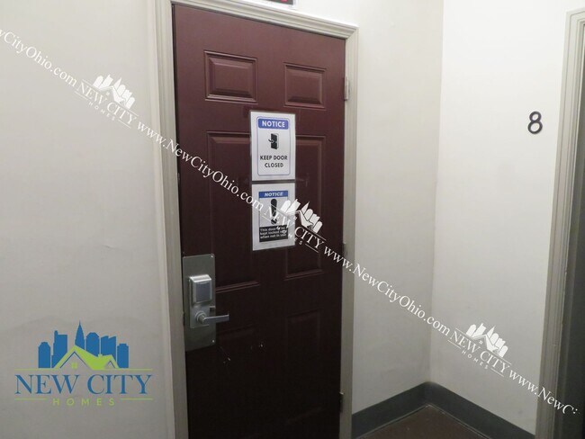 Foto del edificio - Newly Renovated Apartment Building