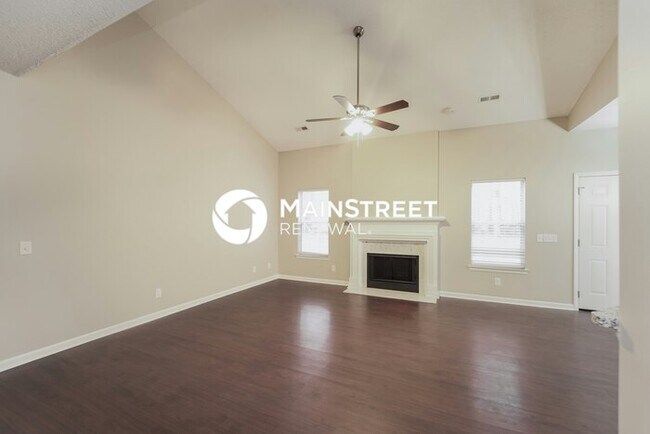 Building Photo - 3 Bedroom Pet-Friendly Home in Charlotte, NC with Main Street Renewal