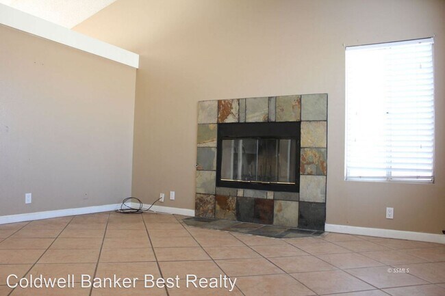 Building Photo - 3 br, 2 bath House - 1041 W. Iowa