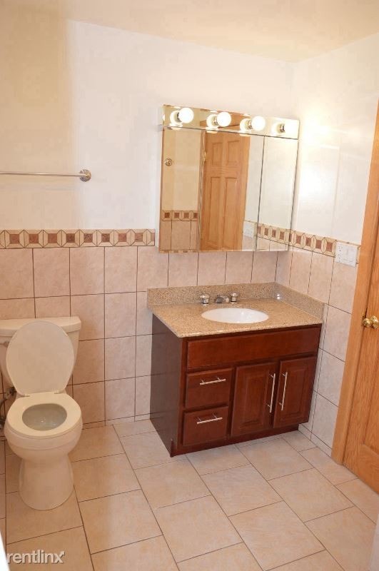 Building Photo - 2 br, 1 bath Apartment - 5955 W Eddy St