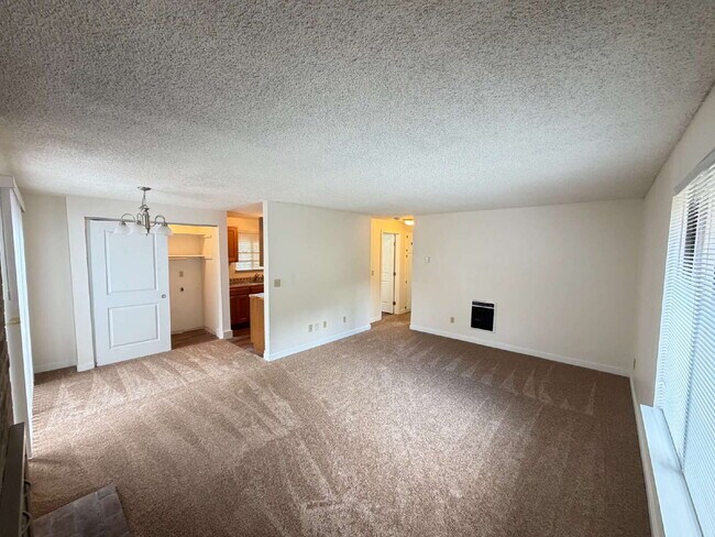 Building Photo - 2-Bedroom Near Mt. Tabor