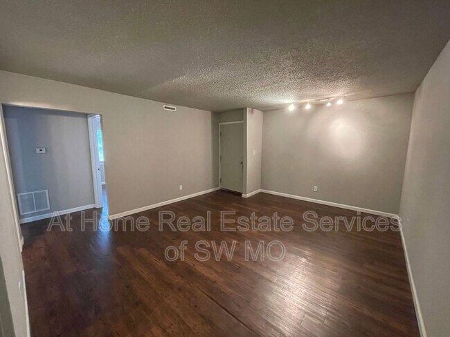 Foto del edificio - 712 E Sunshine St