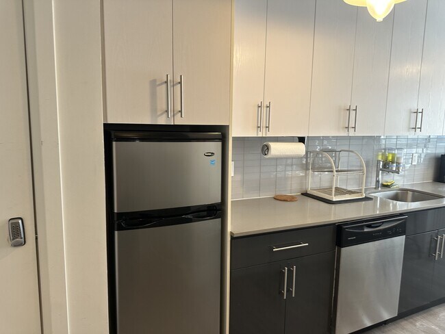 Photo du bâtiment - 595 St Clair Ave W