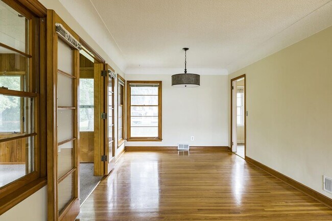 dining room - 349 21st Ave N
