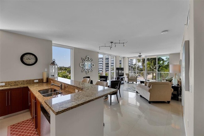 Building Photo - 2821 N Ocean Blvd