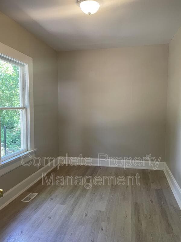 Building Photo - 730 80th Pl S