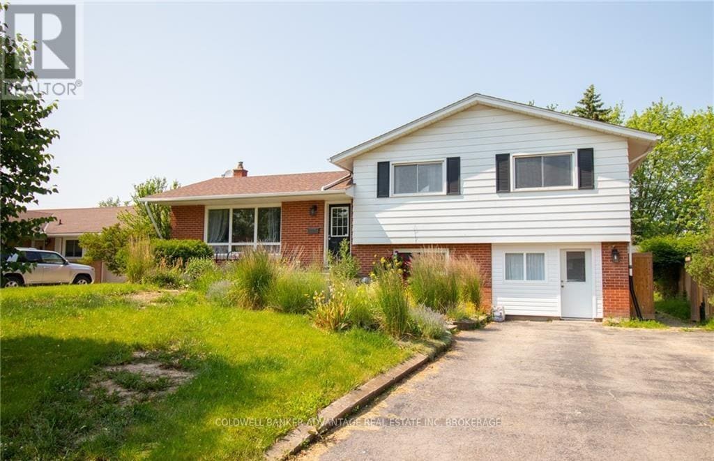 Primary Photo - 19-19 Caithness Dr
