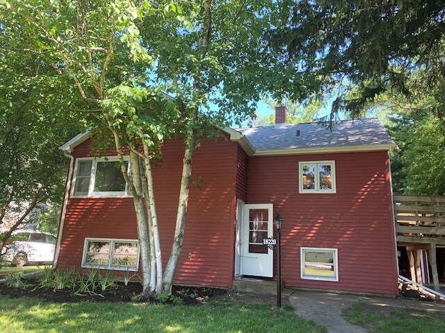 Building Photo - 18220 W Lindenwood Dr