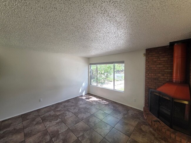 Building Photo - 3885 N Fanning Dr