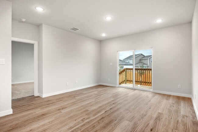 Building Photo - Available for Immediate Move In, Located I...