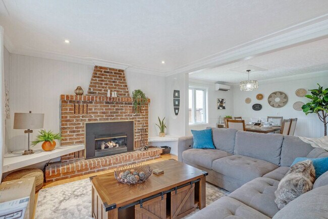 Building Photo - 306 Rue Riviera