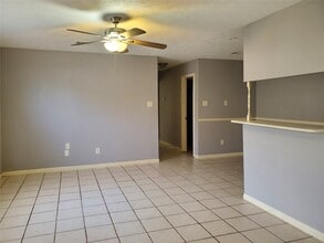 Building Photo - 315 Willowick St