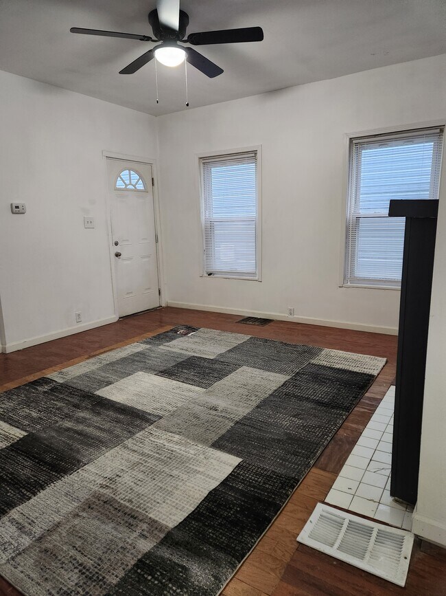 Foto del edificio - 1513 Blair Ave