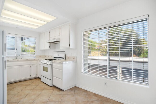 Foto del edificio - 5532 Las Virgenes Rd