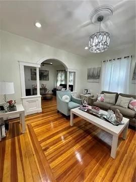 Foto del edificio - 32 Reynolds Ave