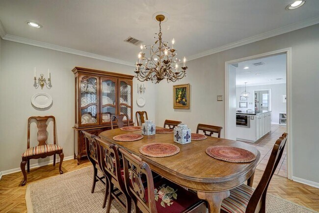 Foto del edificio - 2215 Briarpark Dr