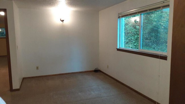 Building Photo - 2154 Navaho Ct SE