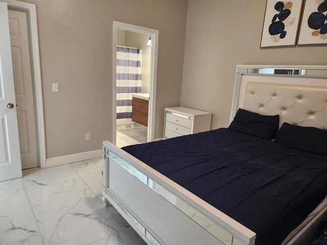 Foto del edificio - 17312 Silver Creek Ct