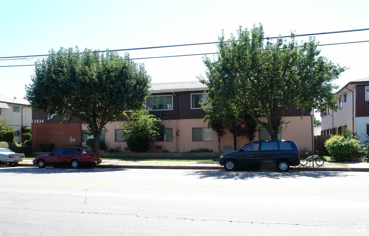 Building Photo - 12834 Oxnard St