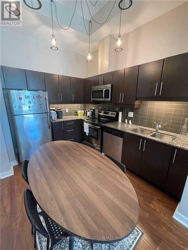 Photo du bâtiment - 33 Bay St.