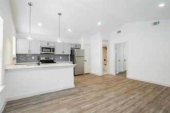 Building Photo - 523 N Ewing Ave