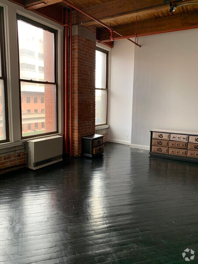 Building Photo - 743 Beaubien St