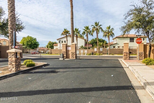 Foto del edificio - 5158 W Sunnyside Dr