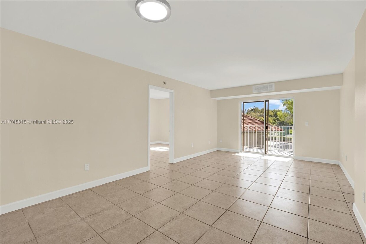 Foto principal - 8200 SW 210th St