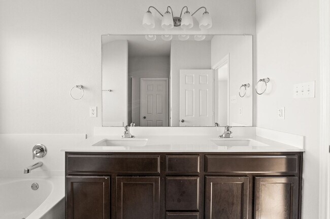 Foto del edificio - Beautiful 4bed/2 bath