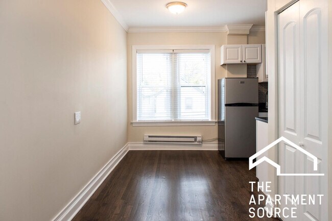 Photo - 3817.5 N Greenview Ave Apartment