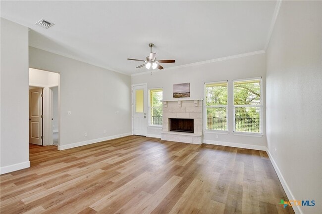 Building Photo - 2109 Meadow View Dr