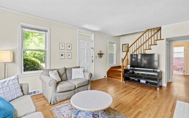 Foto del edificio - SHORT TERM OPTION AVAILABLE NOW UNTIL JULY...