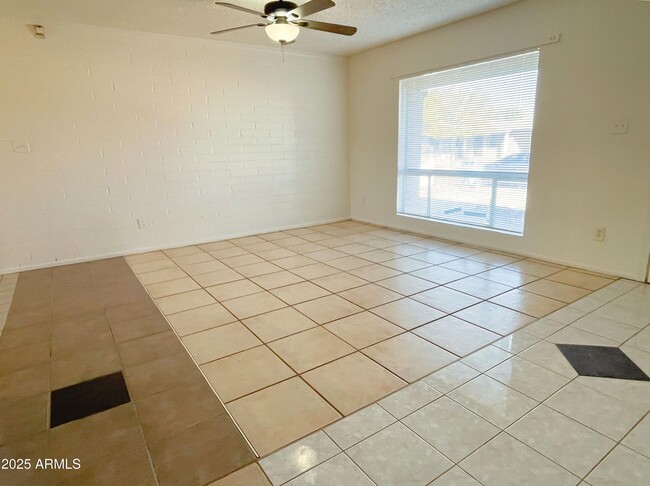 Building Photo - 1601 W Darrel Rd