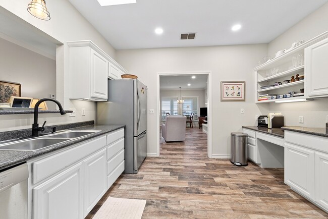 Foto del edificio - 1008 Edinburgh Dr