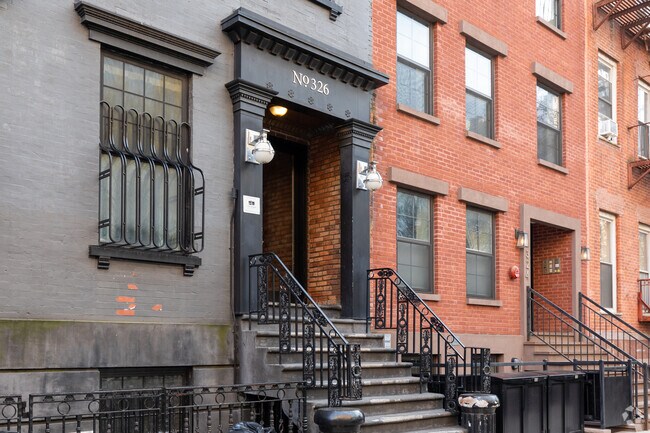 Entrance - 324 E 4th St