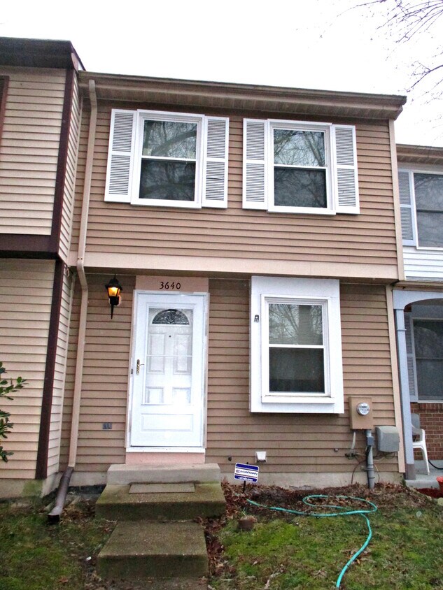 Foto principal - Fully Updated 2BR/1.5 BA Townhome in Pasad...