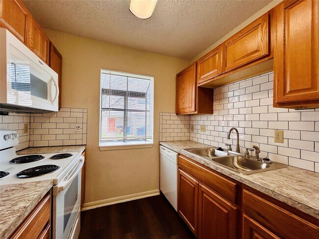 Foto del edificio - 8902 Schick Rd