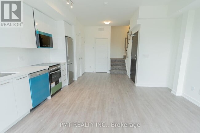 Building Photo - 851-851 Sheppard Ave W