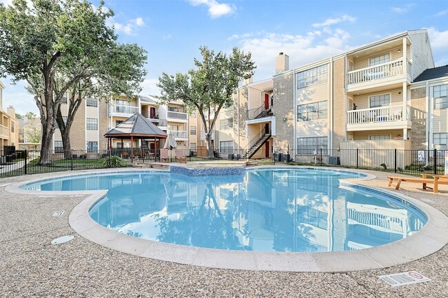 Foto del edificio - 2750 Holly Hall St