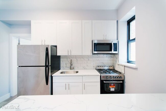 Building Photo - 1 br, 1 bath Apartment - 560 Malcolm X Blvd