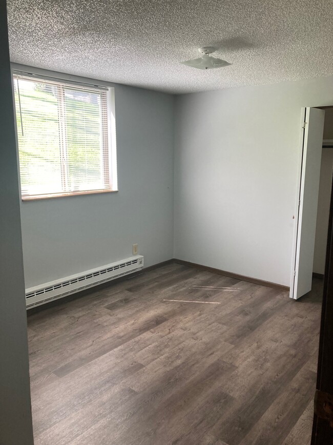 bedroom 1 - 422 N 1st St