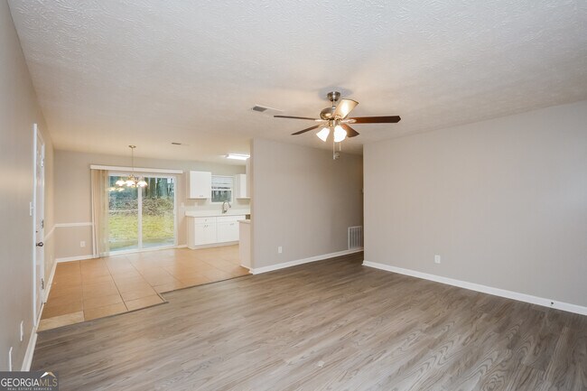 Foto del edificio - 5375 Rocky Pine Dr