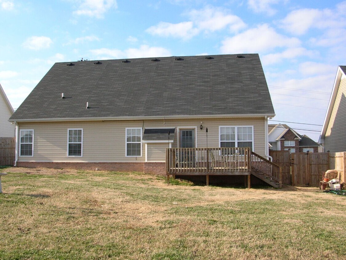 Building Photo - Coming Soon! Great 3bed/2.5bath Home Locat...