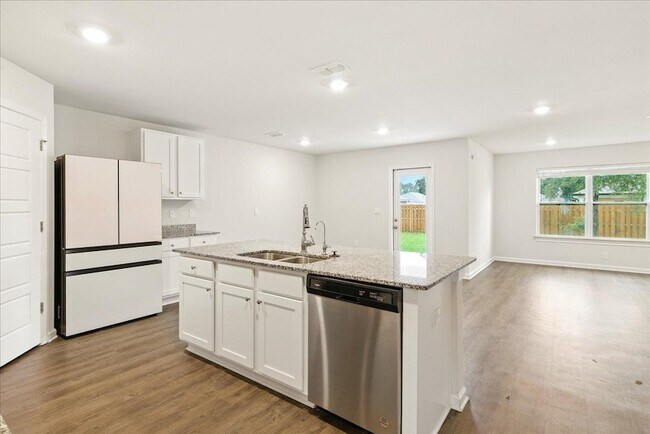 Building Photo - 18 E Sycamore Trl