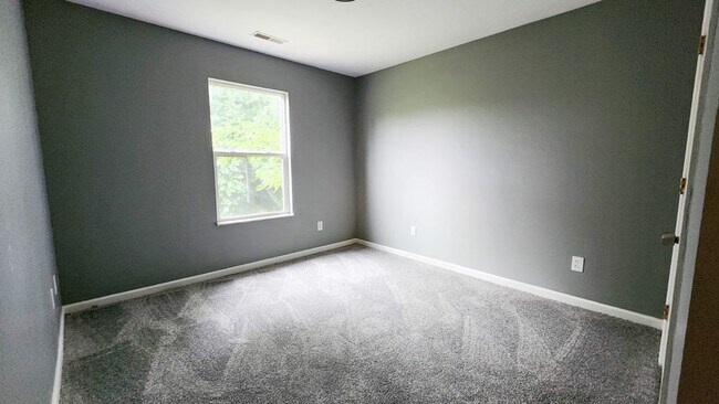 Foto del edificio - Move in ready!