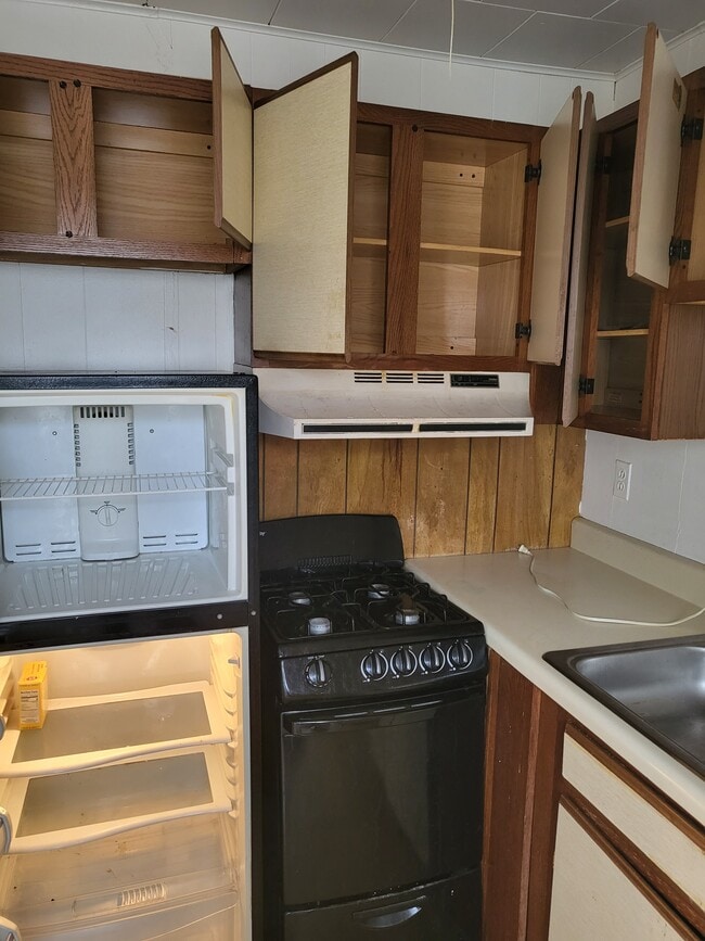 Kitchen - 404 Birr St